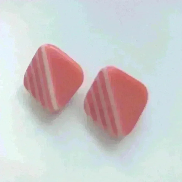 Retro clip on  earrings - Picture 9 of 9